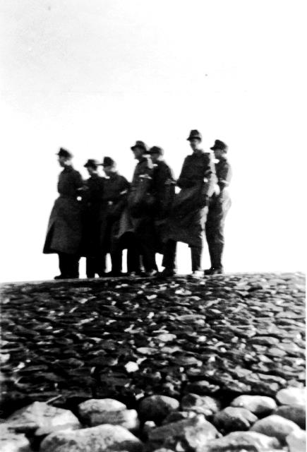Groep Duitse soldaten bij Koehool